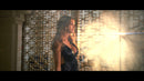 cfiphoto.com-NiSi-Ireland-Allure-Streak-Blue-82mm-screw-on-filter-anamorphic-effect-model-at-door